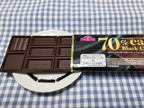 トップバリュ70％カカオブラックチョコレート